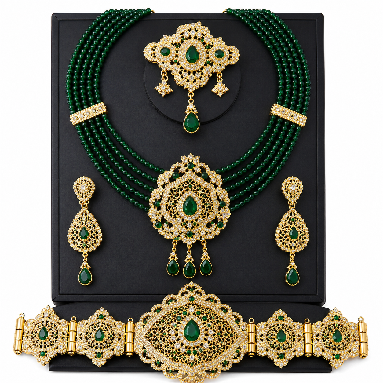 Collar árabe Sultana Verde con piedras verdes - Vista detalle del colgante central dorado estilo imperial marroquí