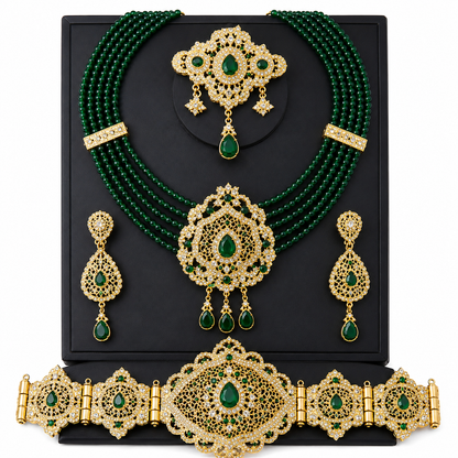 Collar árabe Sultana Verde con piedras verdes - Vista detalle del colgante central dorado estilo imperial marroquí