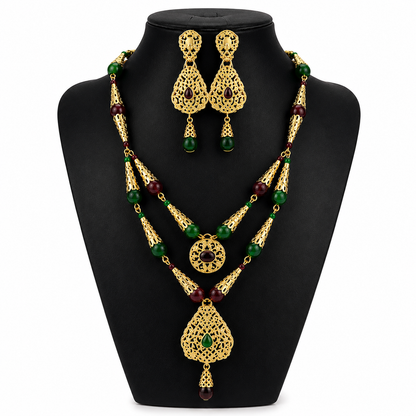 Conjunto de joyería árabe Reina Andalusí - Collar multicapa dorado con piedras verdes y granates inspirado en La Alhambra